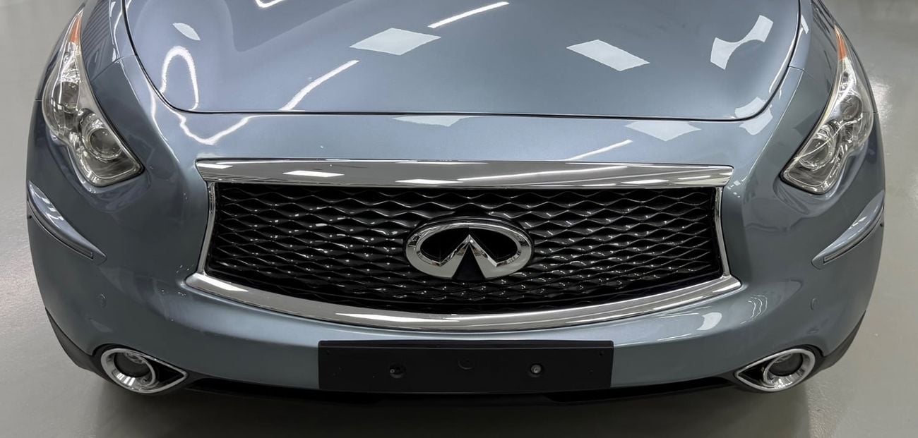 Infiniti QX70 LUXURY GCC .. Perfect condition .. V6 .. Top Range