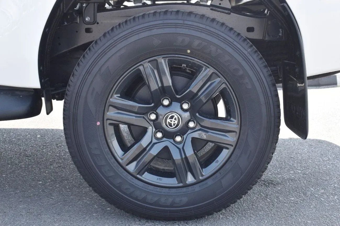 Toyota Hilux GLX MT 2.7 PETROL