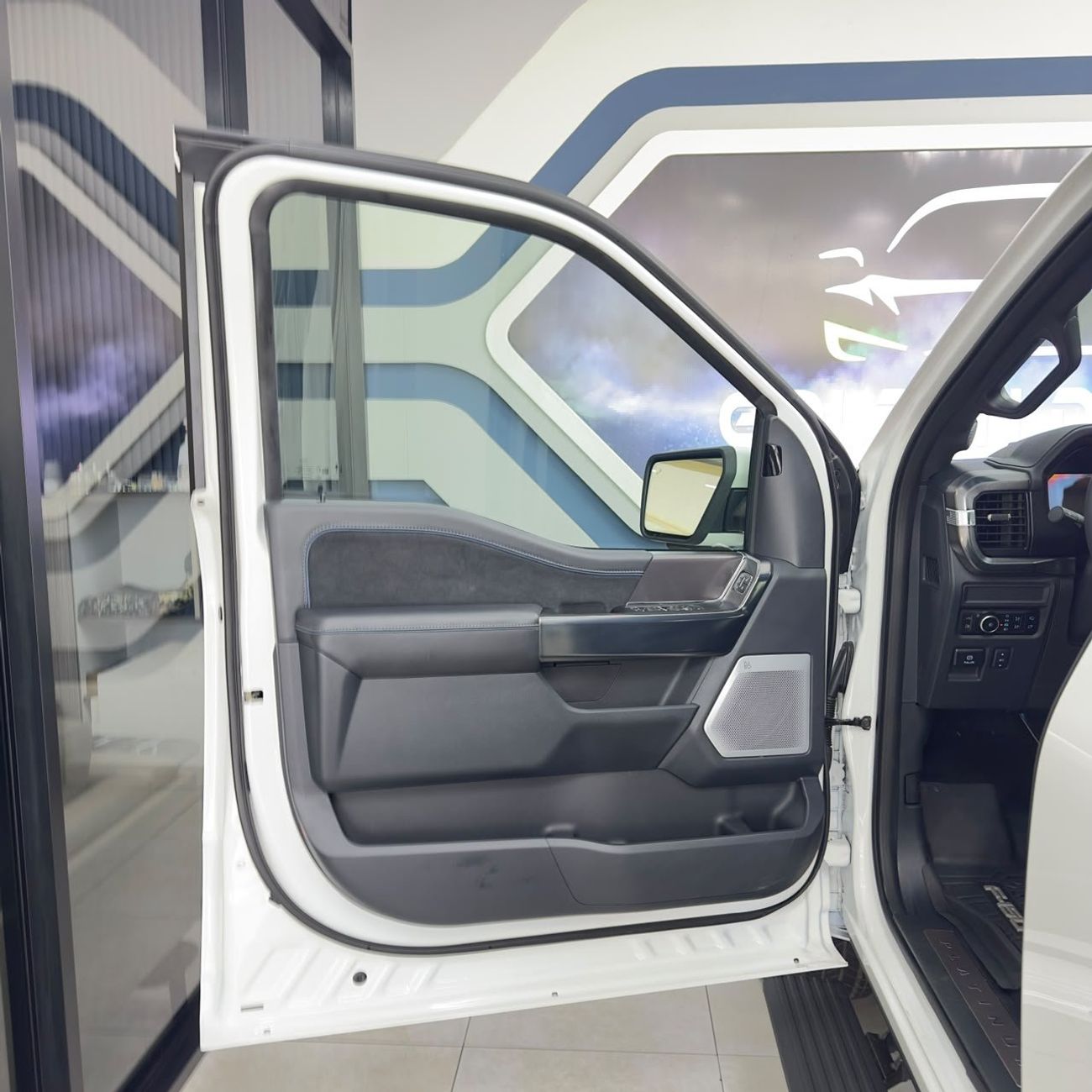 Ford F-150 PLATINUM CREW CAB