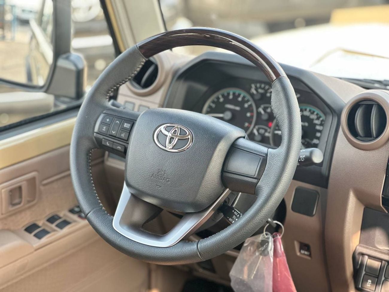 تويوتا لاند كروزر 70 LC76 LX