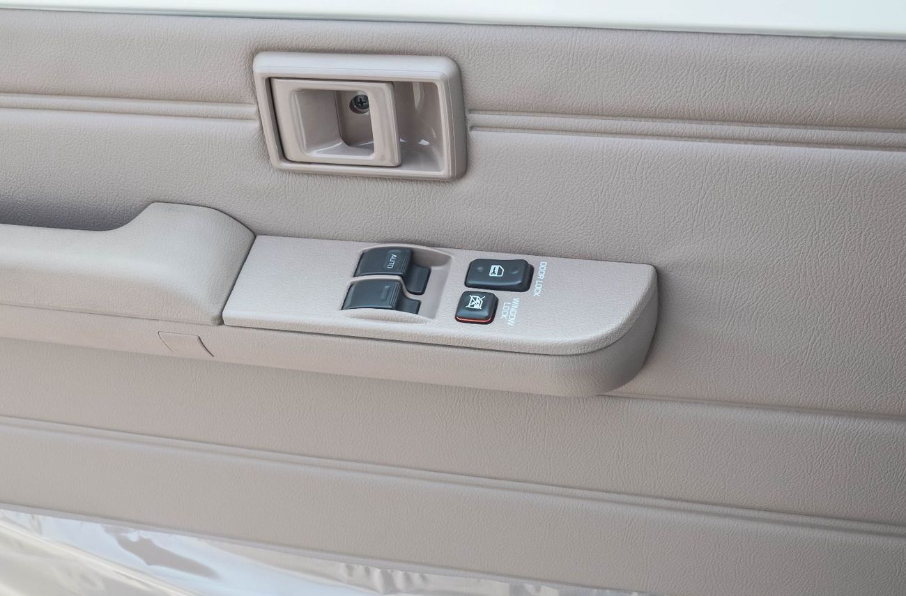 تويوتا لاند كروزر 70 LC 78 HARDTOP 4.0L MT TOYOTA LAND CRUISER AMBULANCE 4.0L 4WD AT SUV 2025