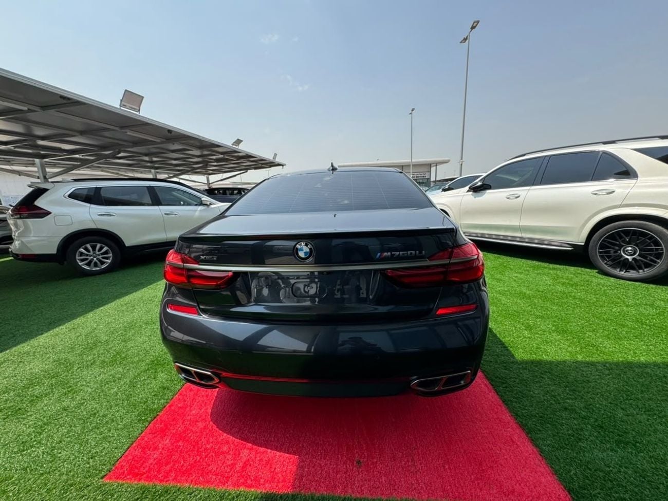 بي أم دبليو M760Li STANDARD بي إم دبليو 760Li xDrive V12 | ٢٠١٨ فخامة • أداء • كاملة المواصفات الموديل: ٢٠١٨ المحرك: ٦.٦ لتر،