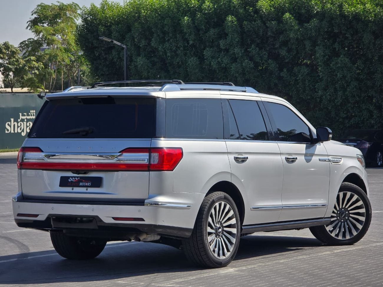 Lincoln Navigator RESERVE 3.5L LINCOLN NAVIGATOR 2018 GCC // FSH // ORGINAL PAINT // ACCIDENT FREE // PERFECT CONDITIO