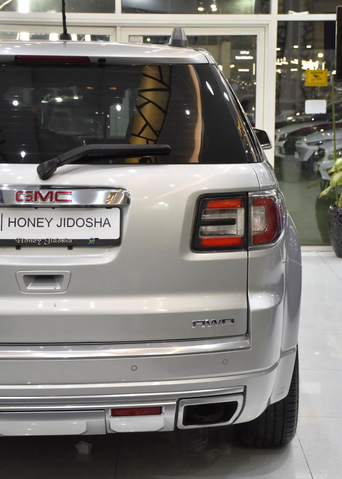 GMC Acadia DENALI EXCELLENT DEAL for our GMC Acadia Denali AWD ( 2014 Model ) in Silver Color GCC Specs