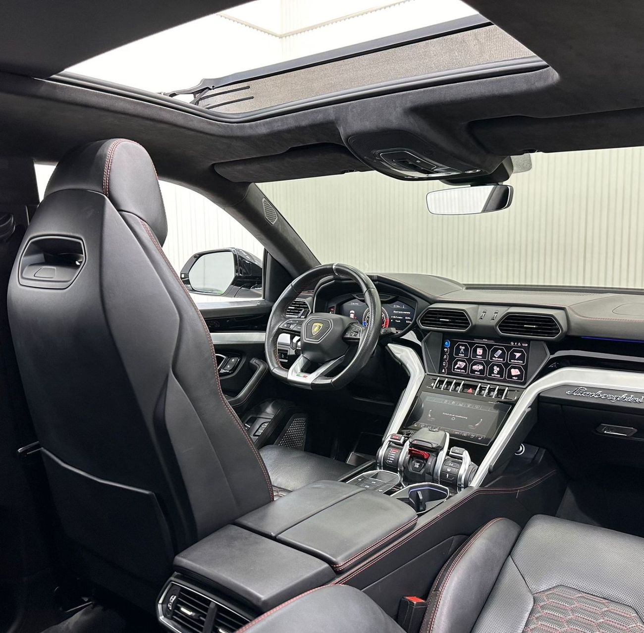 Lamborghini Urus Std 2019 Lamborghini Urus Vip Seats, Warranty, Service History, Full Options, Low Kms, GCC