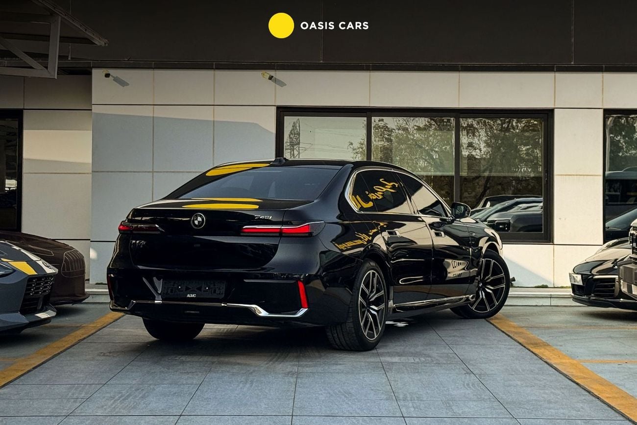 بي أم دبليو 740i إم سبورت 2023 GCC Agency Warranty Full Service History 3.0L Twin Turbo V6