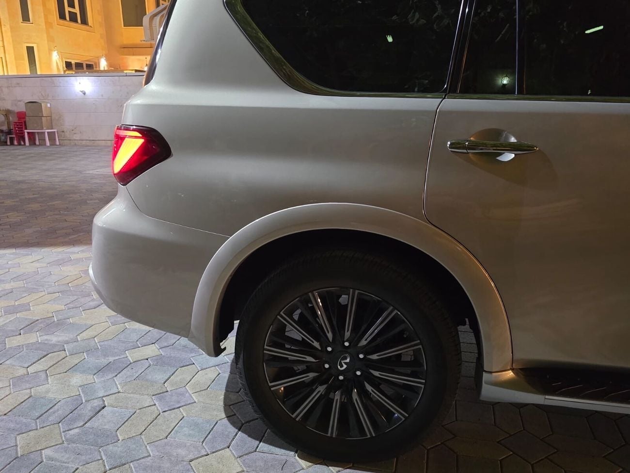 إنفينيتي QX80 LUXE SENSORY PROACTIVE