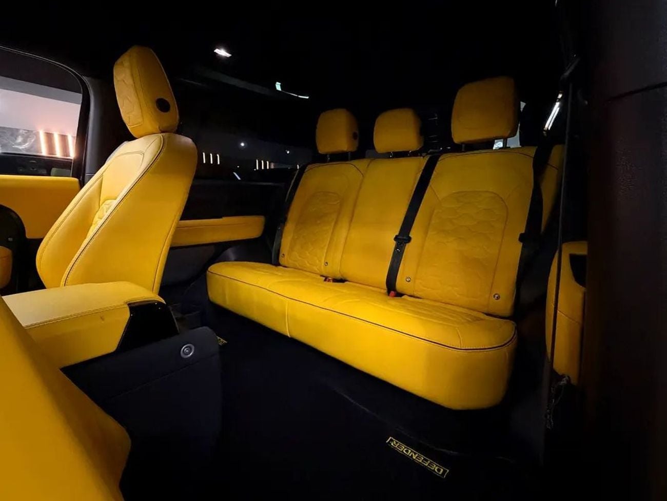 Land Rover Defender 90 X-DYNAMIC SE P300