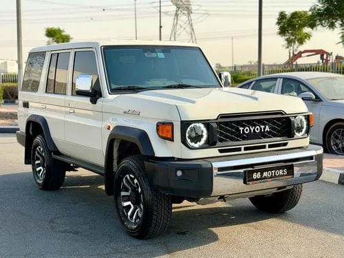 تويوتا لاند كروزر 70 LC76 LX Land Cruiser 76 Lx Hardtop double Cabin in GCC Specs