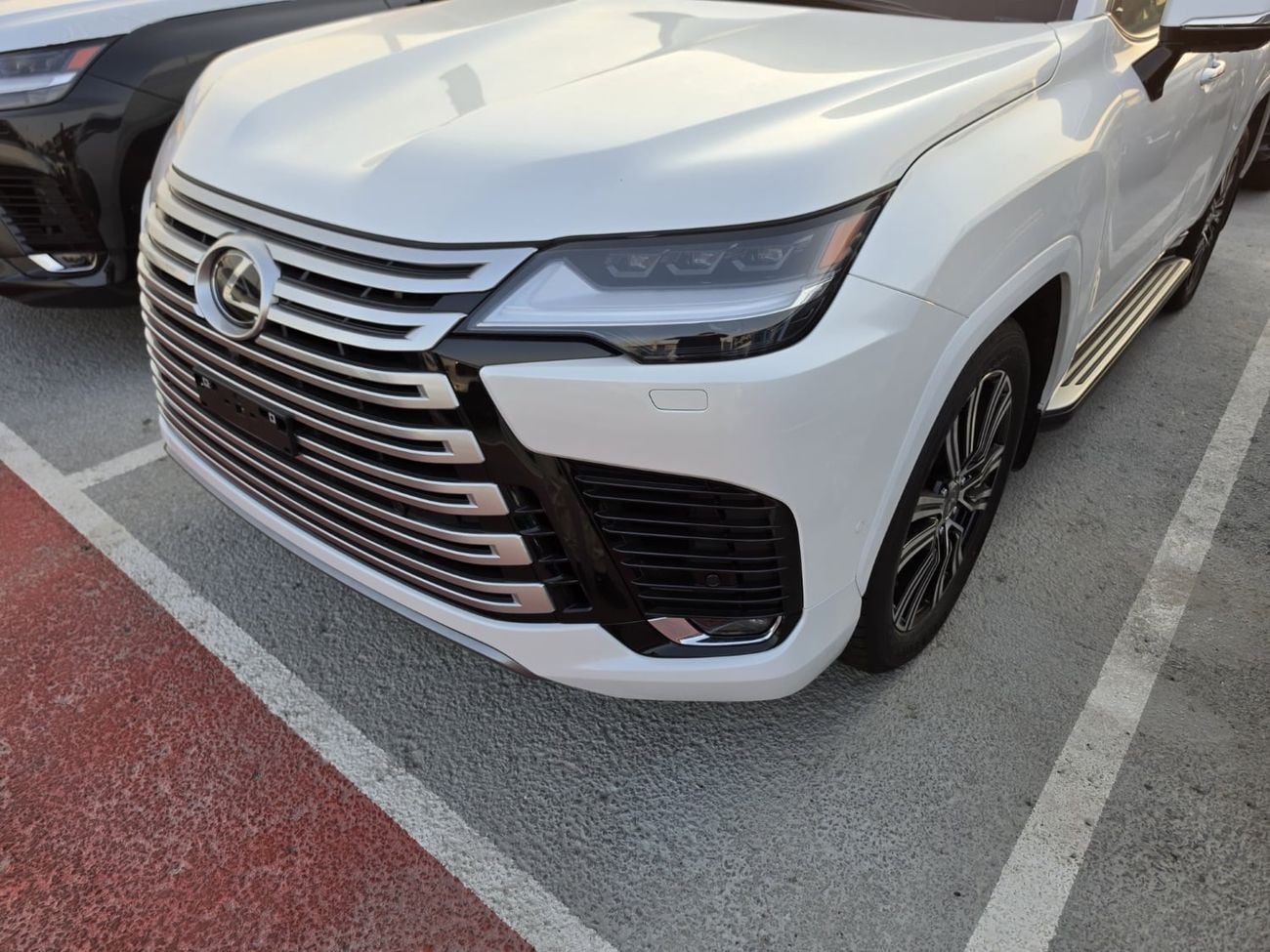 لكزس LX 700h SIGNATURE لكزس LX700h (VJH310) سيارة رياضية متعددة الاستخدامات سعة 3.5 لتر، دفع رباعي، 5 أبواب