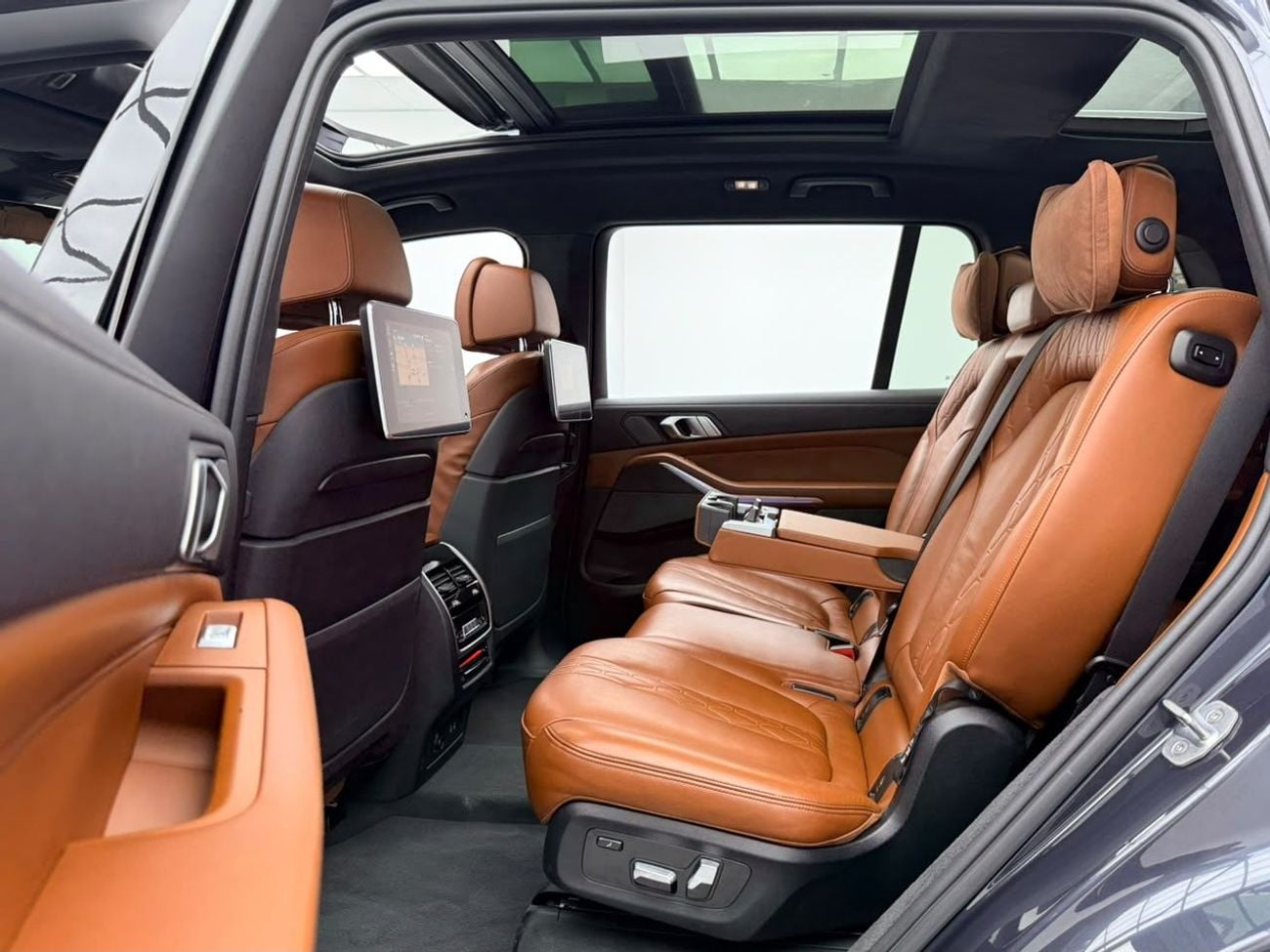 بي أم دبليو X7 50i M SPORT بي إم دبليو X7 xDrive50i M-Sport موديل 2019، مع ضمان، وسجل صيانة كامل لدى بي إم دبليو، 7 مقاعد، كامل