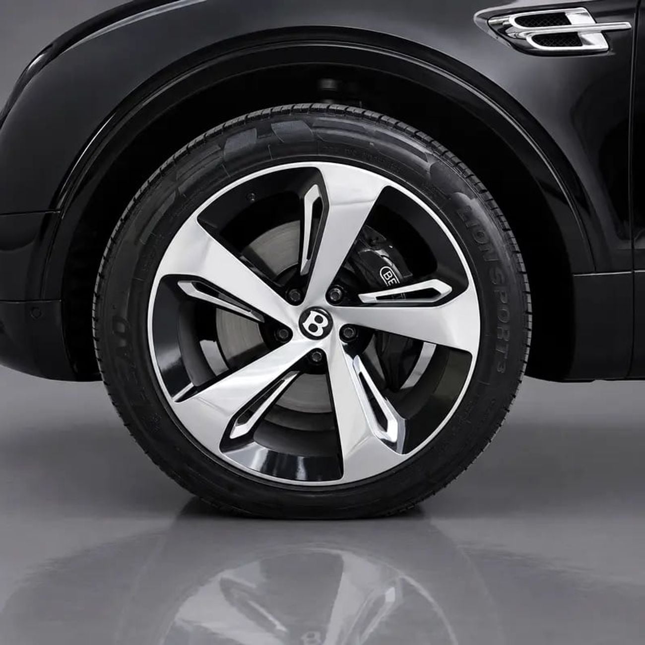Bentley Bentayga FIRST EDITION 6,834 P.M • 0% Downpayment • • 1 Year Warranty