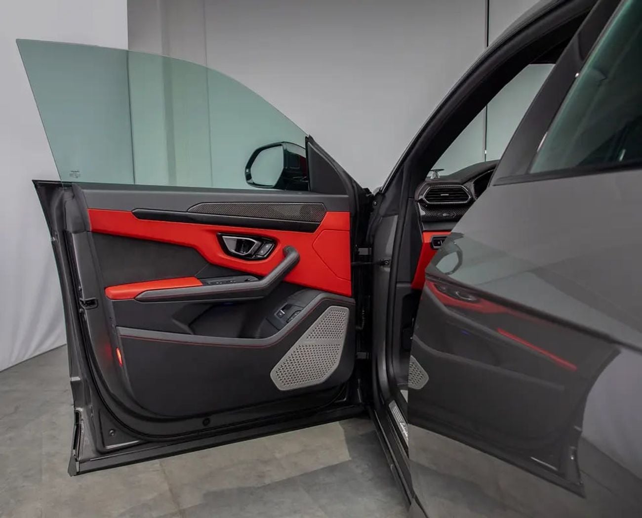 Lamborghini Urus STANDARD Massive Specification • Warranty + Service Contract • FDSH • GCC