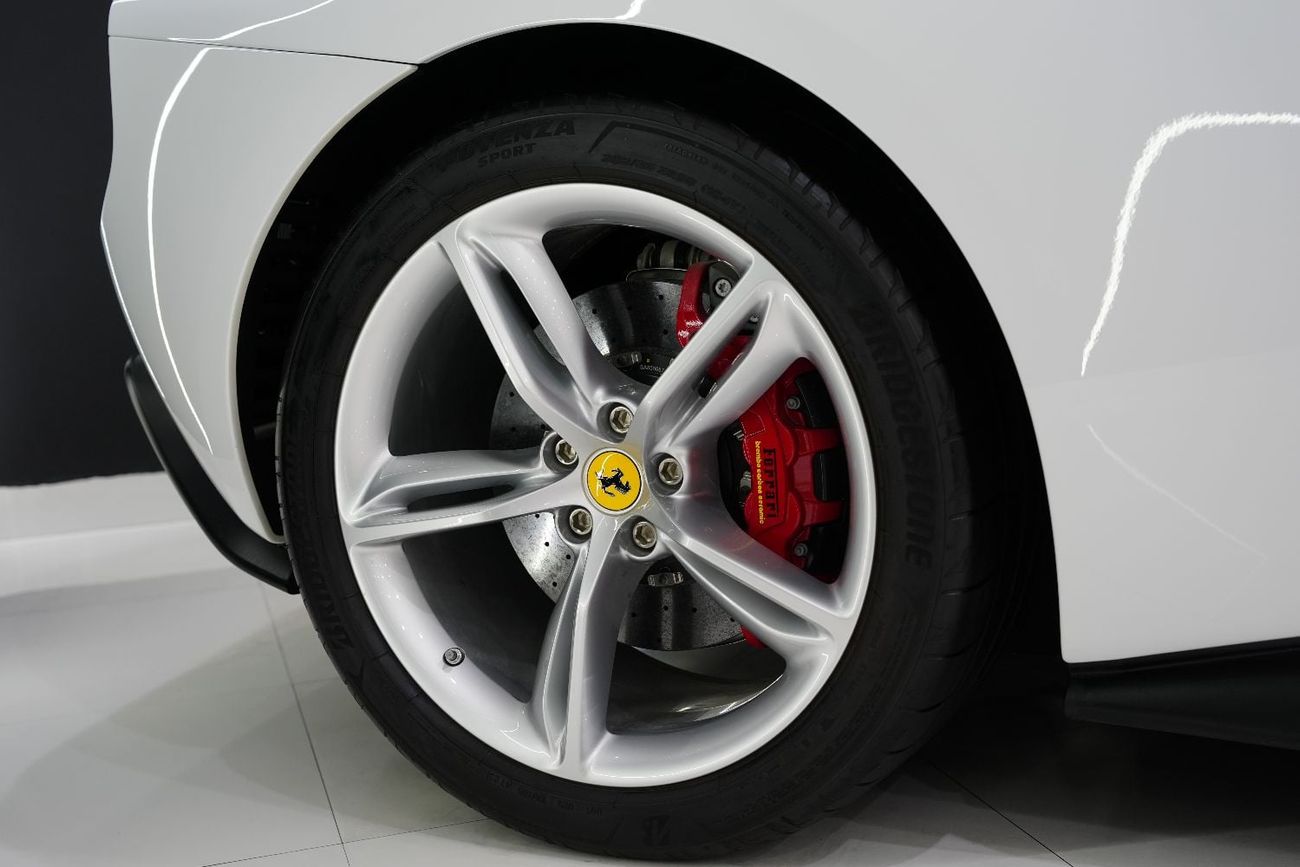 فيراري 296 GTB GTS حزمة أنظمة مساعدة السائق المتقدمة الكاملة، نظام أبل كاربلاي، نظام صوت JBL، تصميم داخلي من ألياف الكر