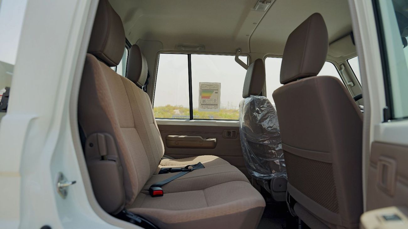 Toyota Land Cruiser Pick Up LC79 2.8L DC LC79 - 2.8L Diesel - Automatic Transmission - Diff Lock - Power Window & Mirror - GCC Specs