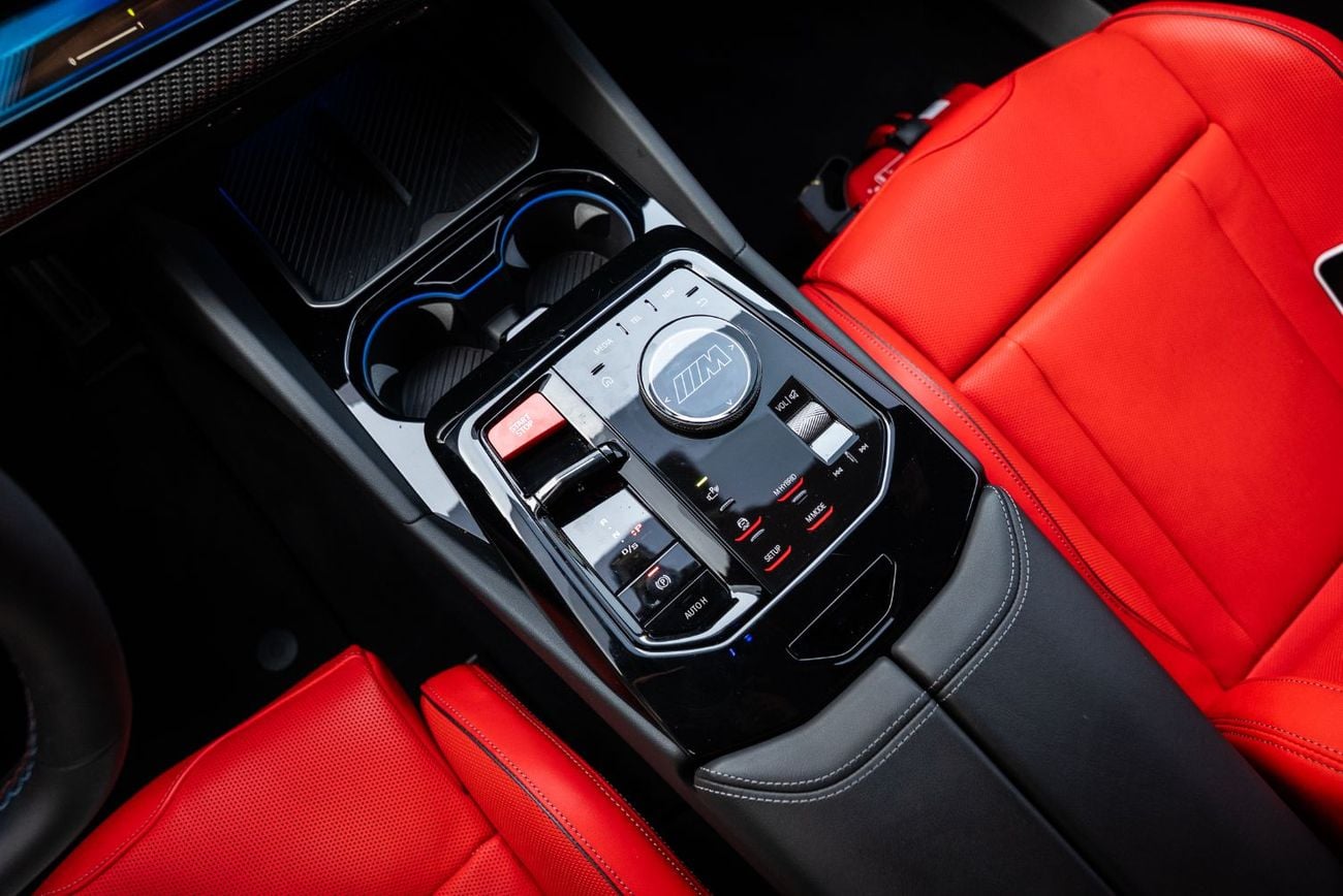 BMW M5 MASTERCLASS Touring 2025 GCC 4.4L Twin Turbo V8 PHEV Agency Warranty Full Service History 728hp