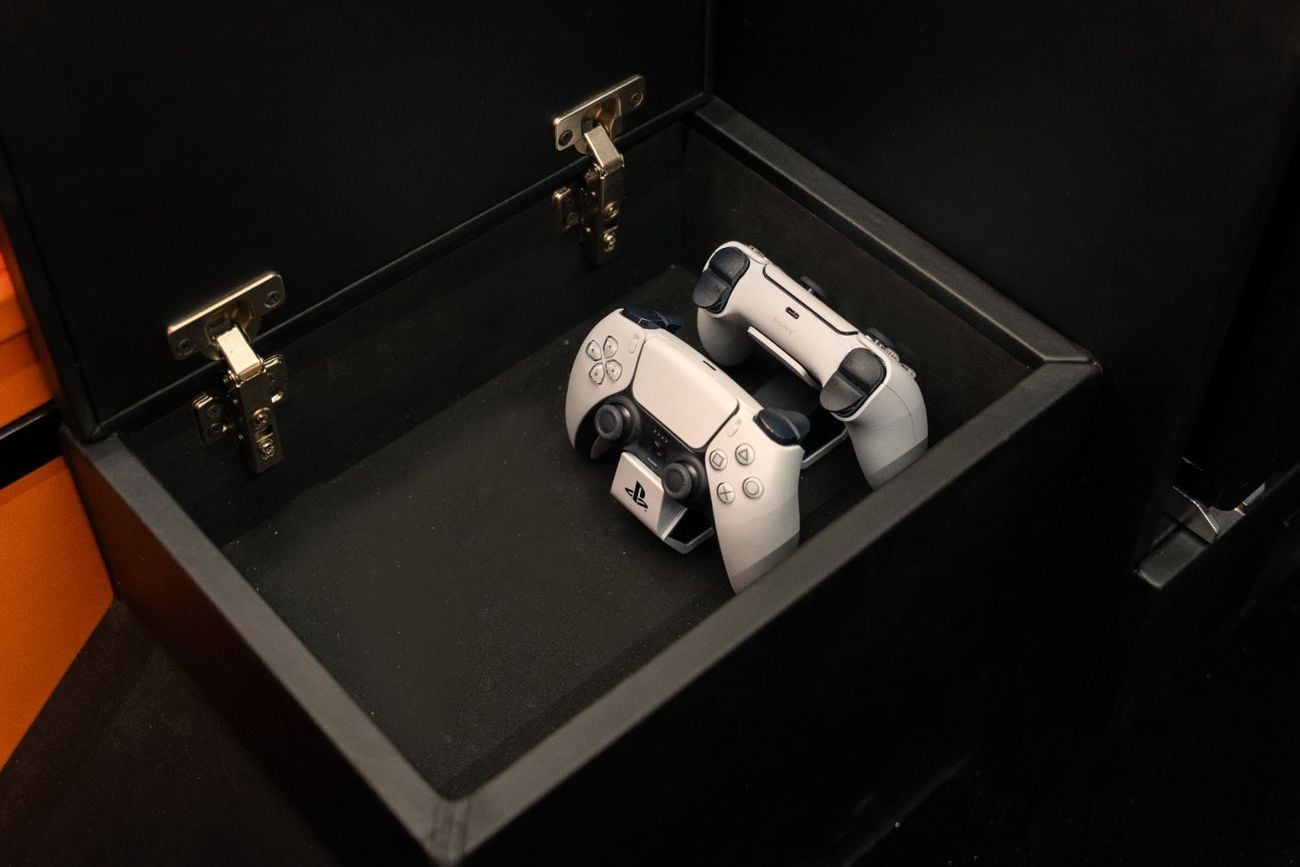 مرسيدس بنز سبرينتر Barugzai VIP Sprinter Luxury VIP Sprinter with Private Washroom