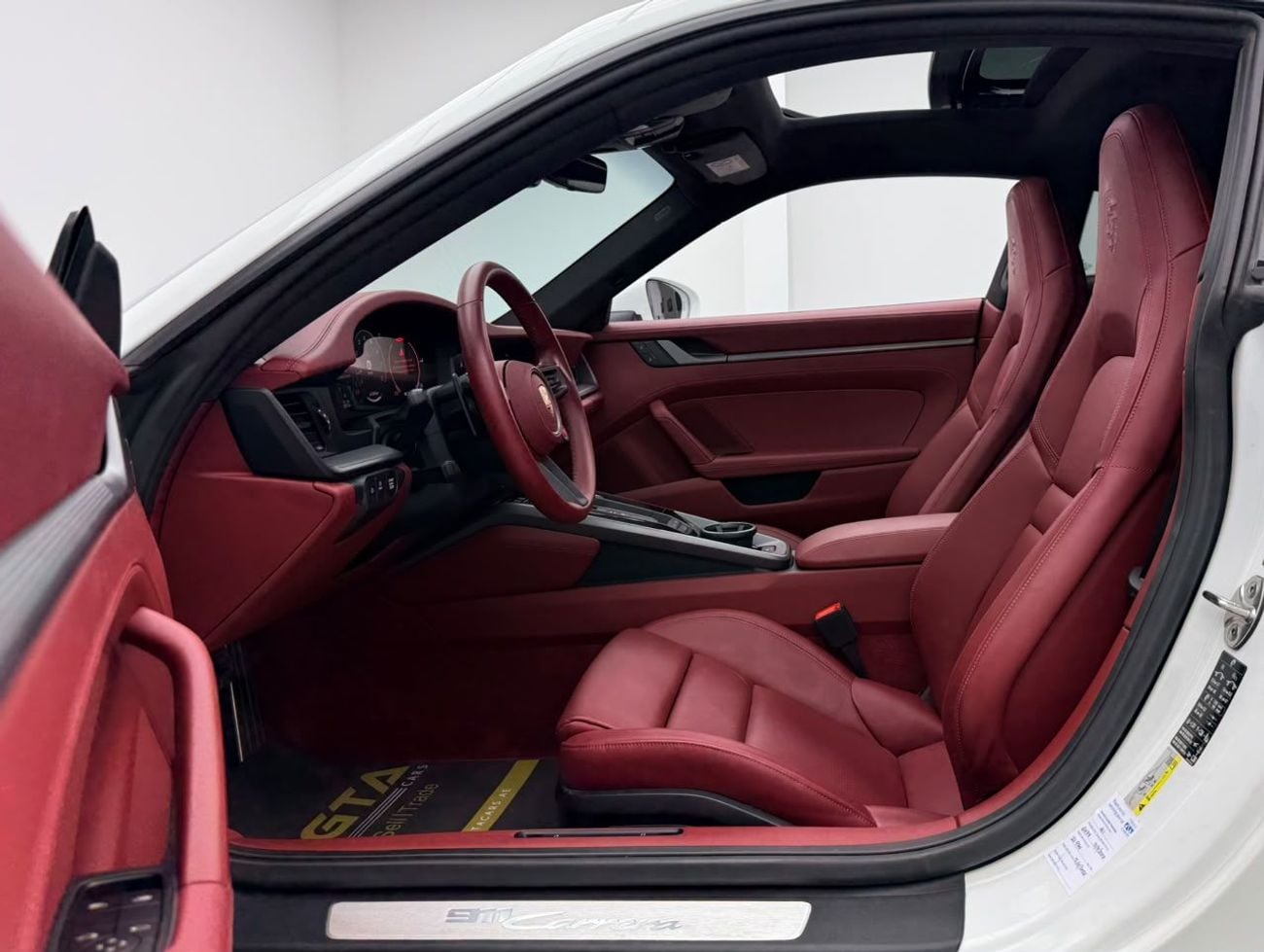 بورش 911 CARRERA بورش 911 كاريرا موديل 2025، ضمان بورش ساري حتى 2026، سجل صيانة كامل لدى بورش، عداد كيلومترات منخفض ج