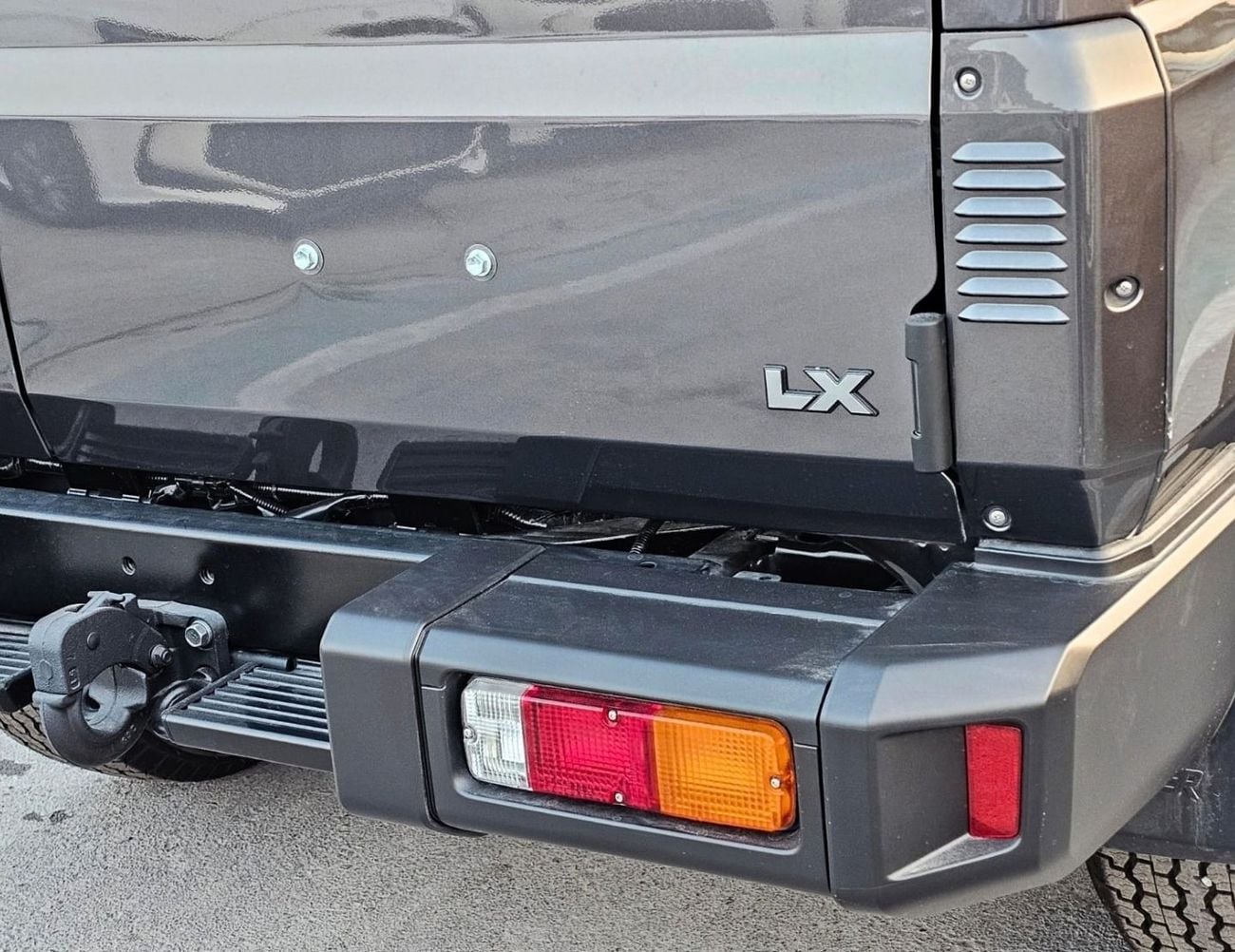 Toyota Land Cruiser 70 LC71 LX HARDTOP || 4.0L PETROL V6 A/T 4WD | DIFF LOCK | WINCH | LST, OVER FENDER (CODE # X71AFY)