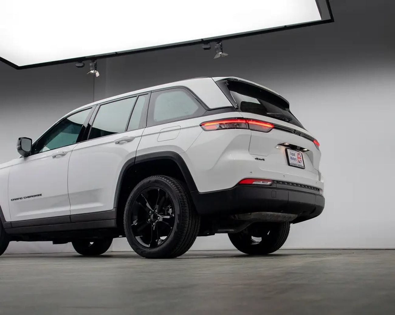 Jeep Grand Cherokee ALTITUDE Black Edition • 0% DP Available • FDSH • Warranty • GCC Specs