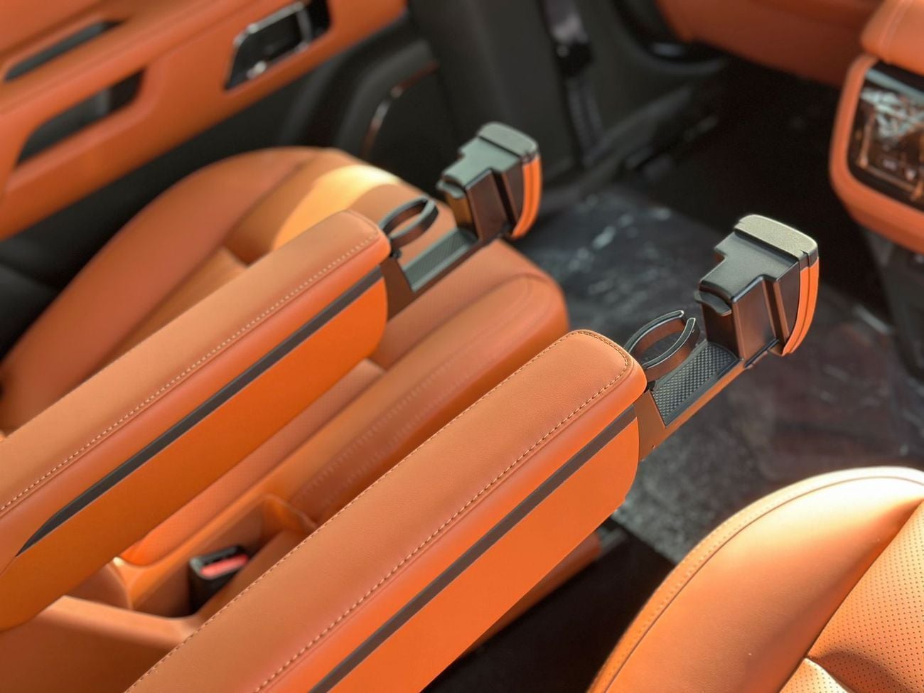 روكس 01 ALL ROUND | 6 Seats VIP | Brand New | AED 3,450 monthly