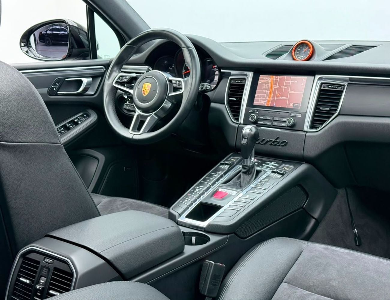 بورش ماكان TURBO