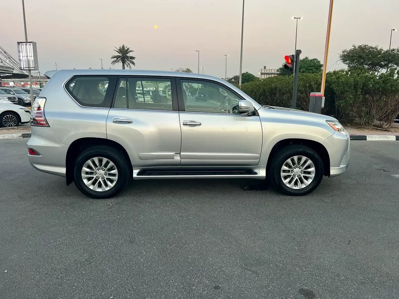 لكزس GX 460 GX 460 GCC Specs full option single owner full service history from al Futtaim automobile
