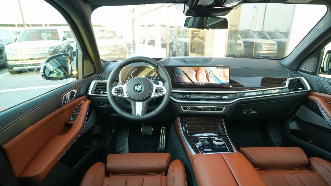 بي أم دبليو X5 XDRIVE40i M SPORT PRO أبيض معدني - بني فاتح، إصدار 2026 للتصدير فقط