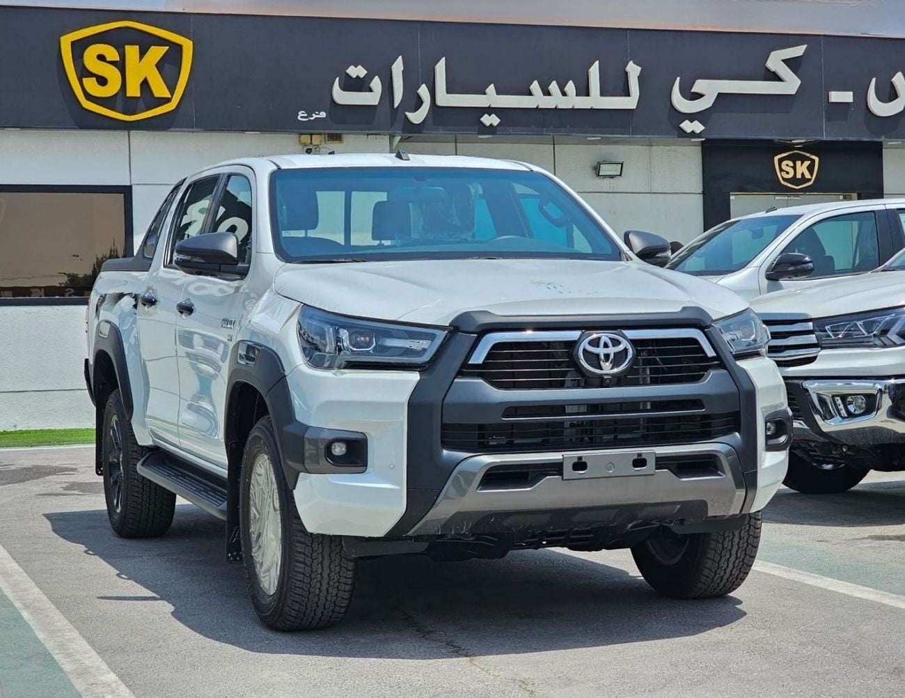 تويوتا هيلوكس ADVENTURE SR5 ADVENTURE || محرك بنزين V6 سعة 4.0 لتر بناقل حركة أوتوماتيكي | واقي أمامي | كاميرا 360 درجة | شا