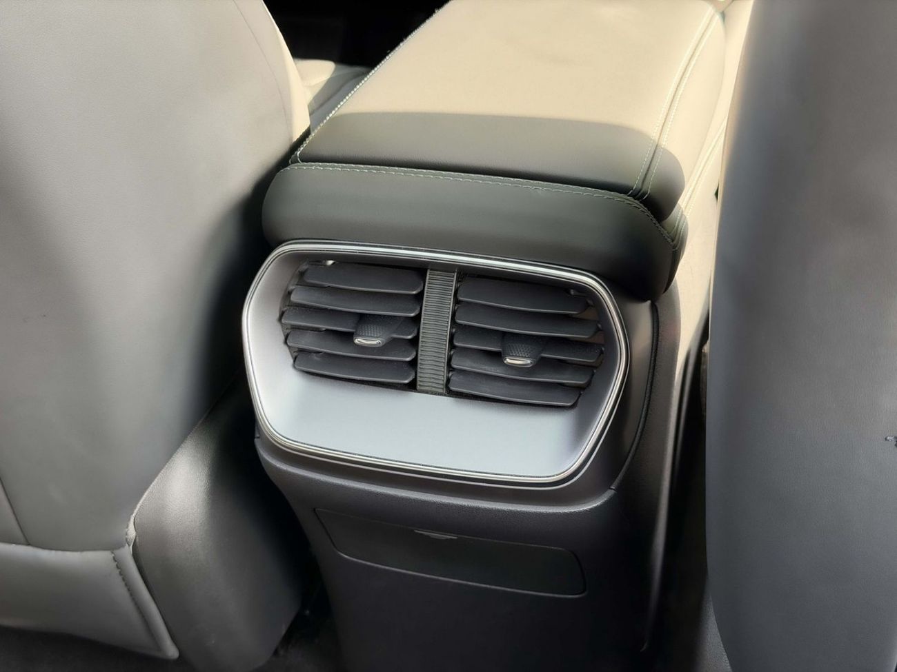 BYD Sealion 7 PREMIUM (L · None - Electric Cyl · Automatic · Electric · SUV/Crossover · Rear Wheel Drive · 5 Seats · 5 Door)