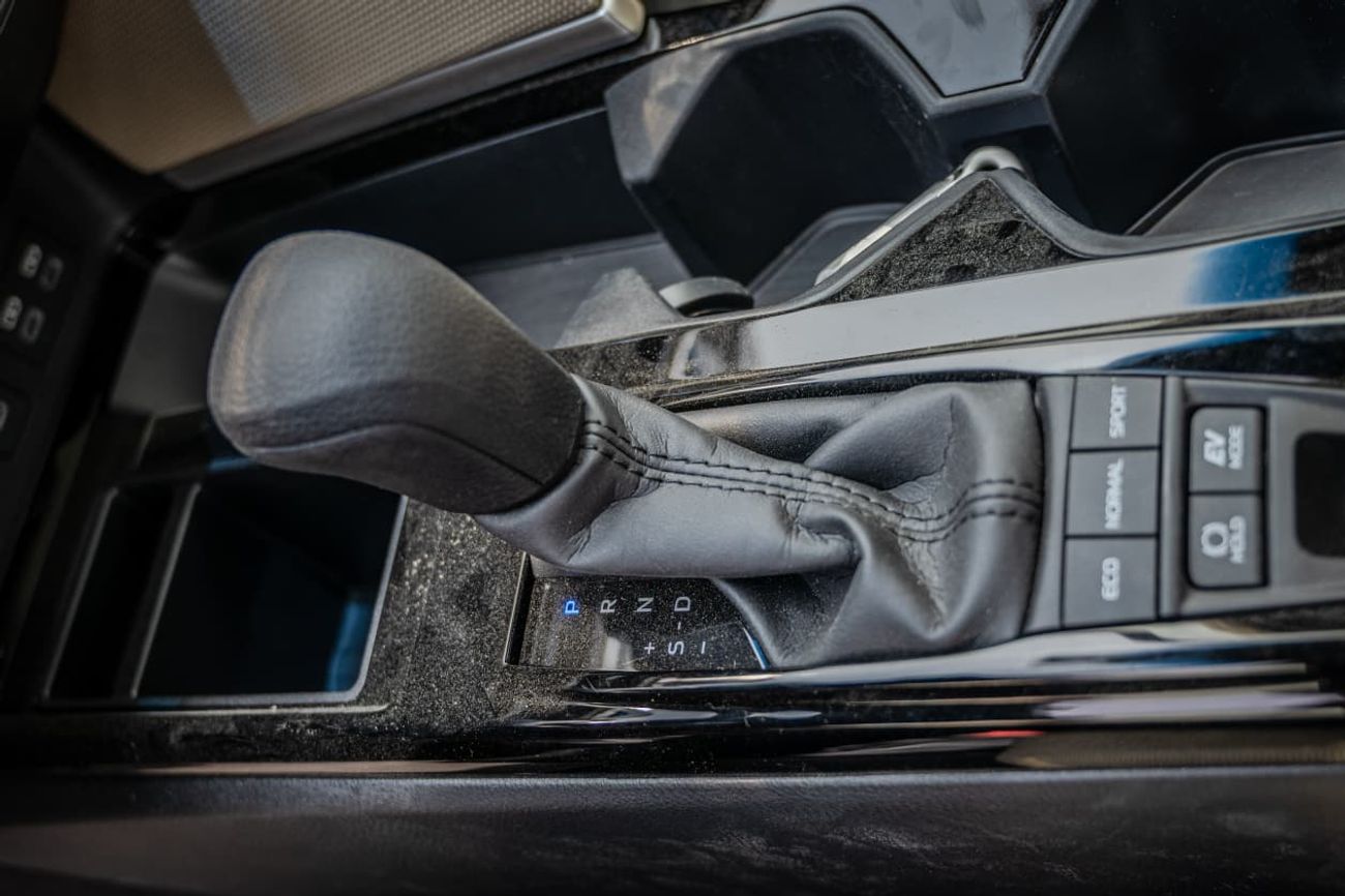 Toyota Camry E HEV 2.5L Automatic 2025