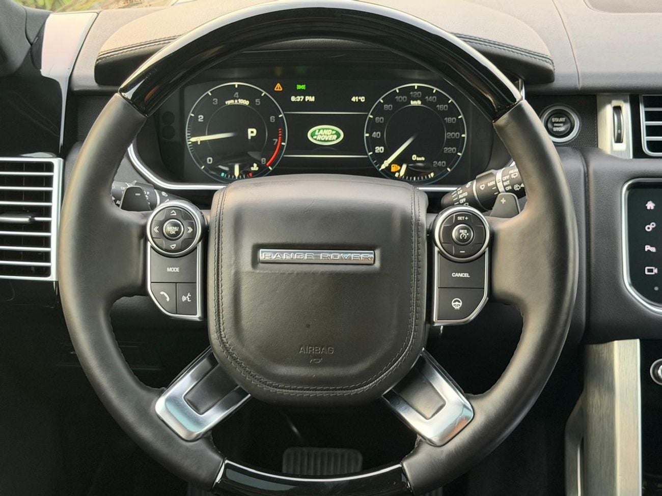 Land Rover Range Rover HSE Land Rover Range Rover HSE 2016 GCC Specs Full Service History 2 Keys First Owner One Year Warranty