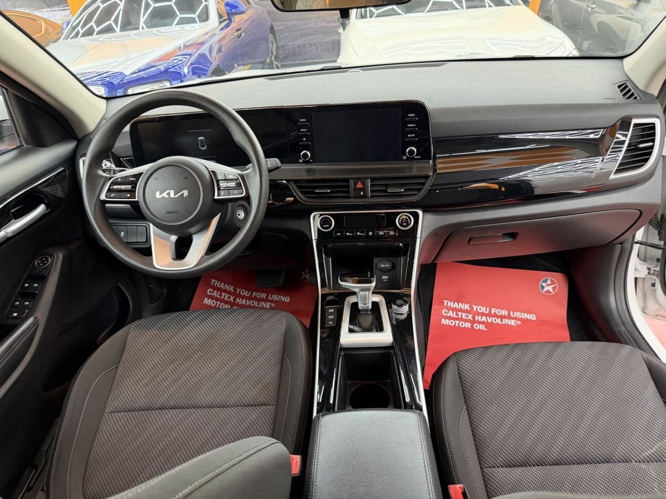 كيا سيلتوس LX STD (1.5L · 4 Cyl · Automatic · Petrol · SUV/Crossover · Front Wheel Drive · 5 Seats · 5 Door) Kia Seltos 2024