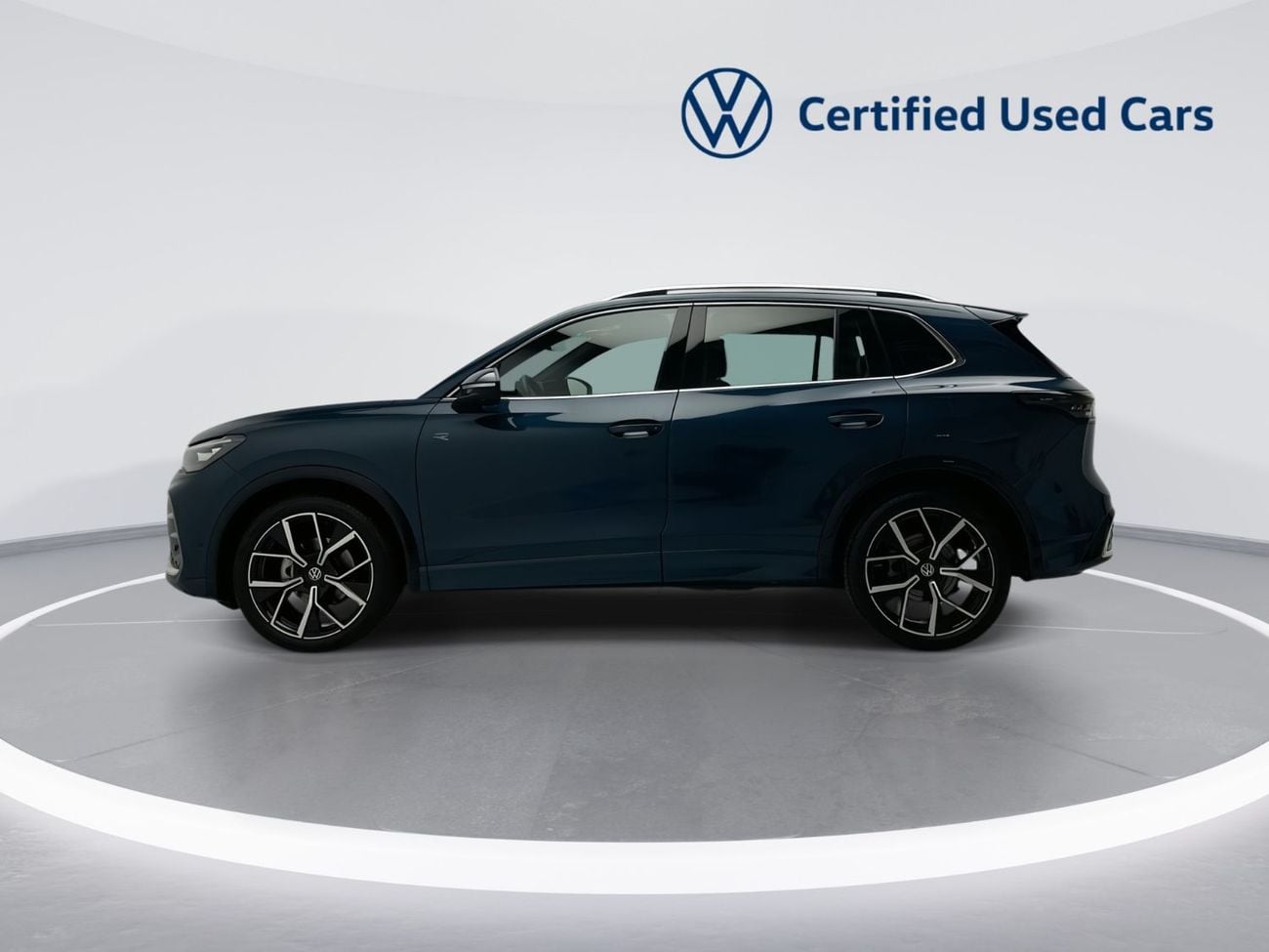 فولكس واجن تيجوان R-LINE 1.4L | Premium R-Line Interior | Panoramic Sunroof | Digital Cockpit Pro | Ambient Lighting | Rear C