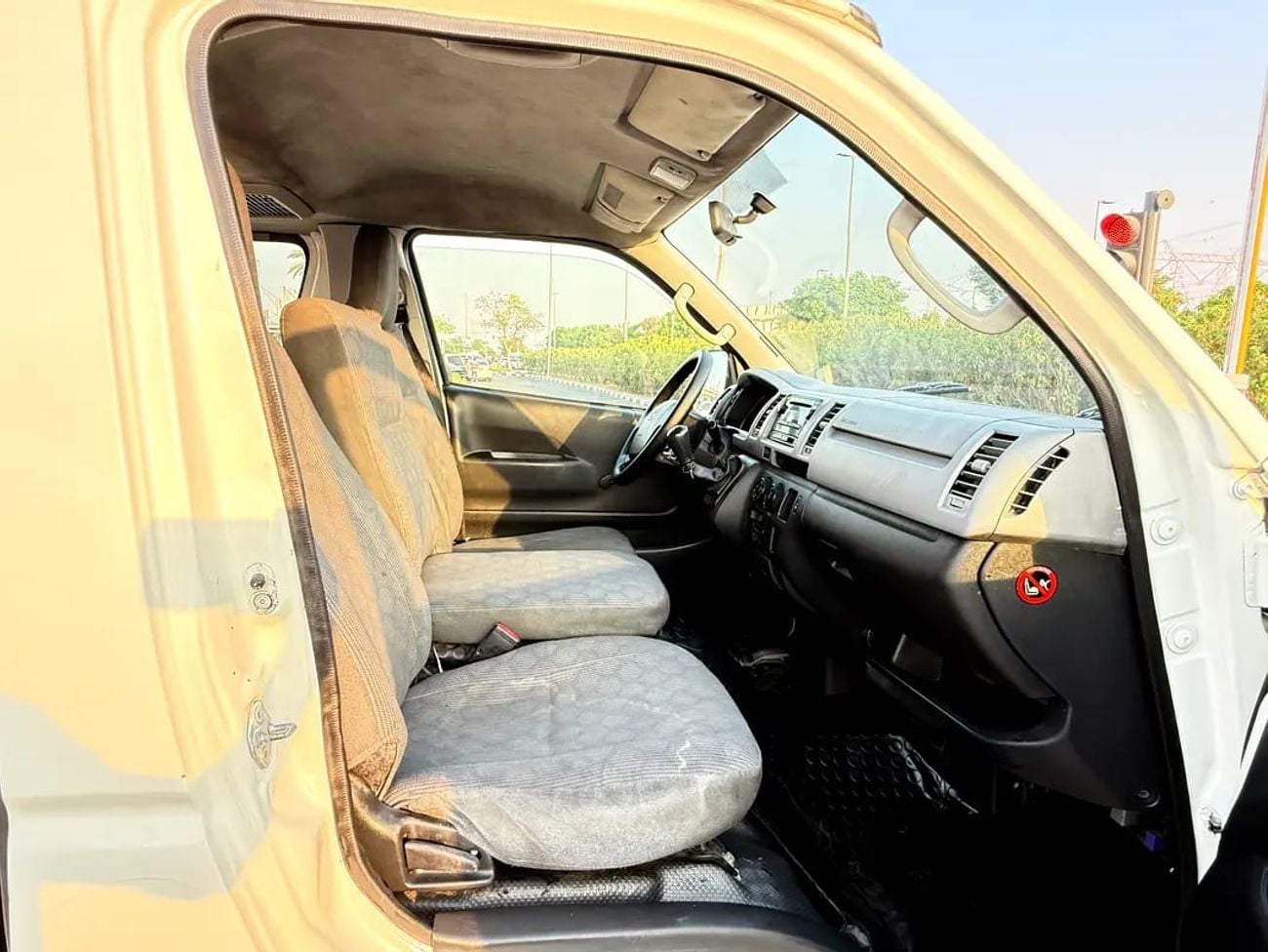 Toyota Hiace GL GCC Specs-passenger Van - excellent condition