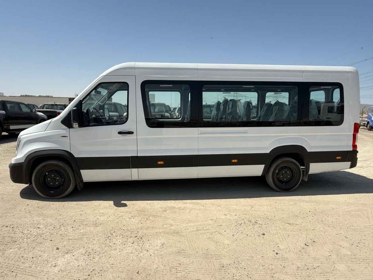 Force Urbania DX NEED A RELIABLE PASSENGER VAN FOR YOUR BUSINESS? Introducing the Force Urbania 13-Seater