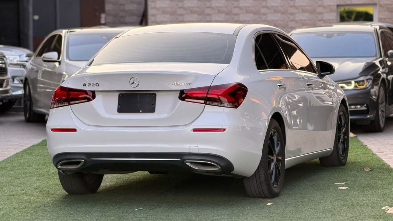 Mercedes Benz A220 STANDARD 2.0L 4-cylinder turbo (188 hp)