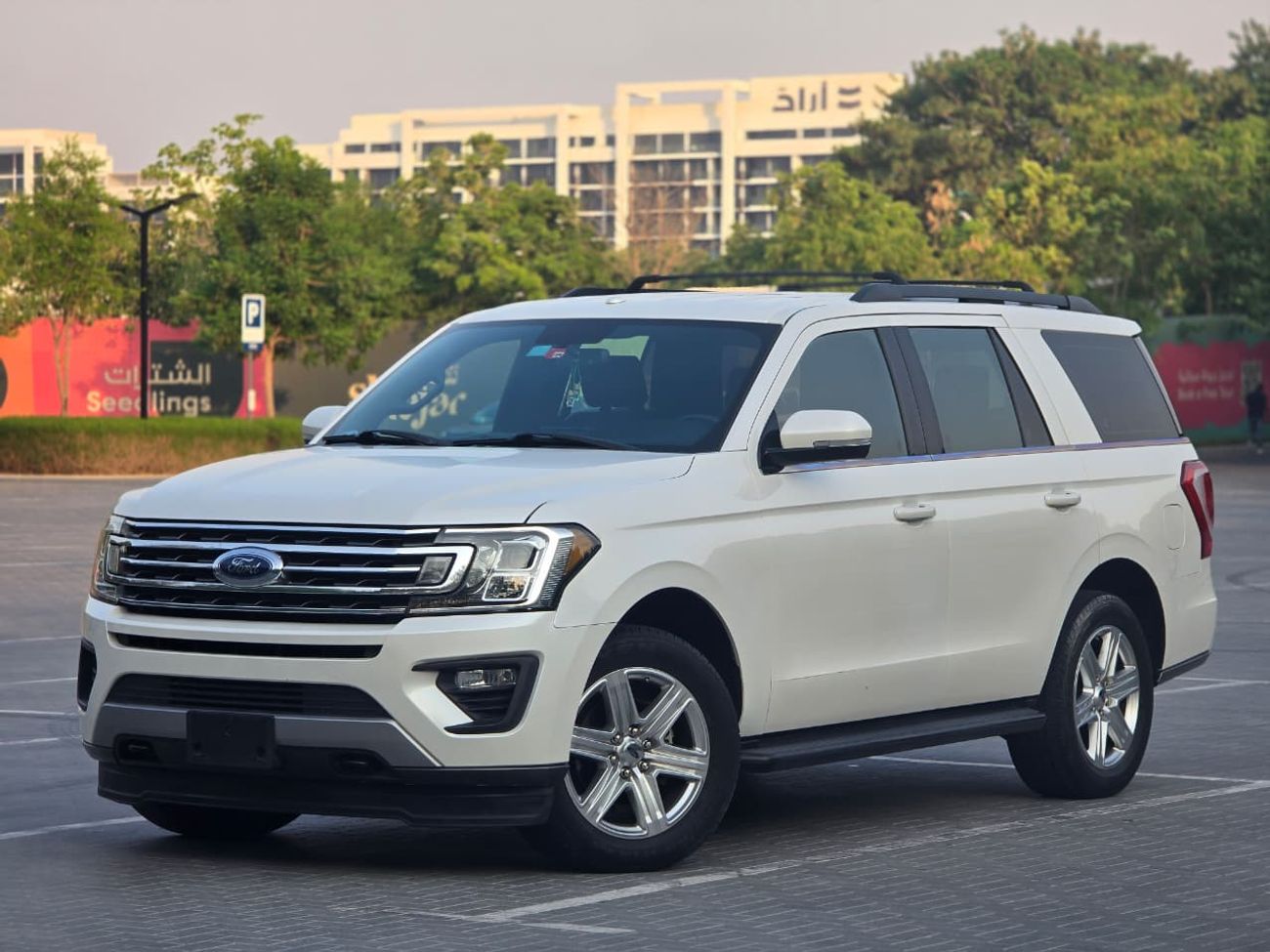 Ford Expedition XLT LTH Ford Expedition XLT 2018 GCC Specs | Full service history available | Orginal paint | Single owner