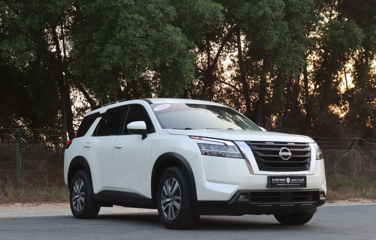 Nissan Pathfinder SV ACCIDENTS FREE - GCC - 3500 CC - 8 STR - 4WD - PERFECT CONDITION INSIDE OUT