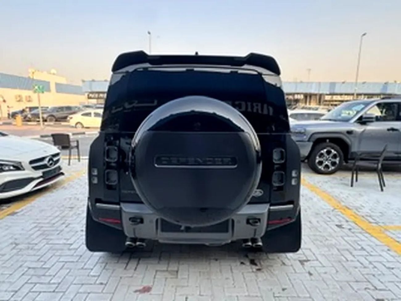 لاند روفر ديفندر 110 V8 Edition P525 European Specs
