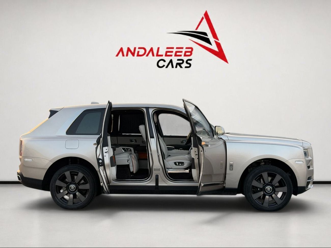 Rolls Royce Cullinan STANDARD ROLLS-ROYCE CULLINAN SILVER BADGE | GCC | ORIGINAL PAINT | AGMC SERVICE CONTRACT