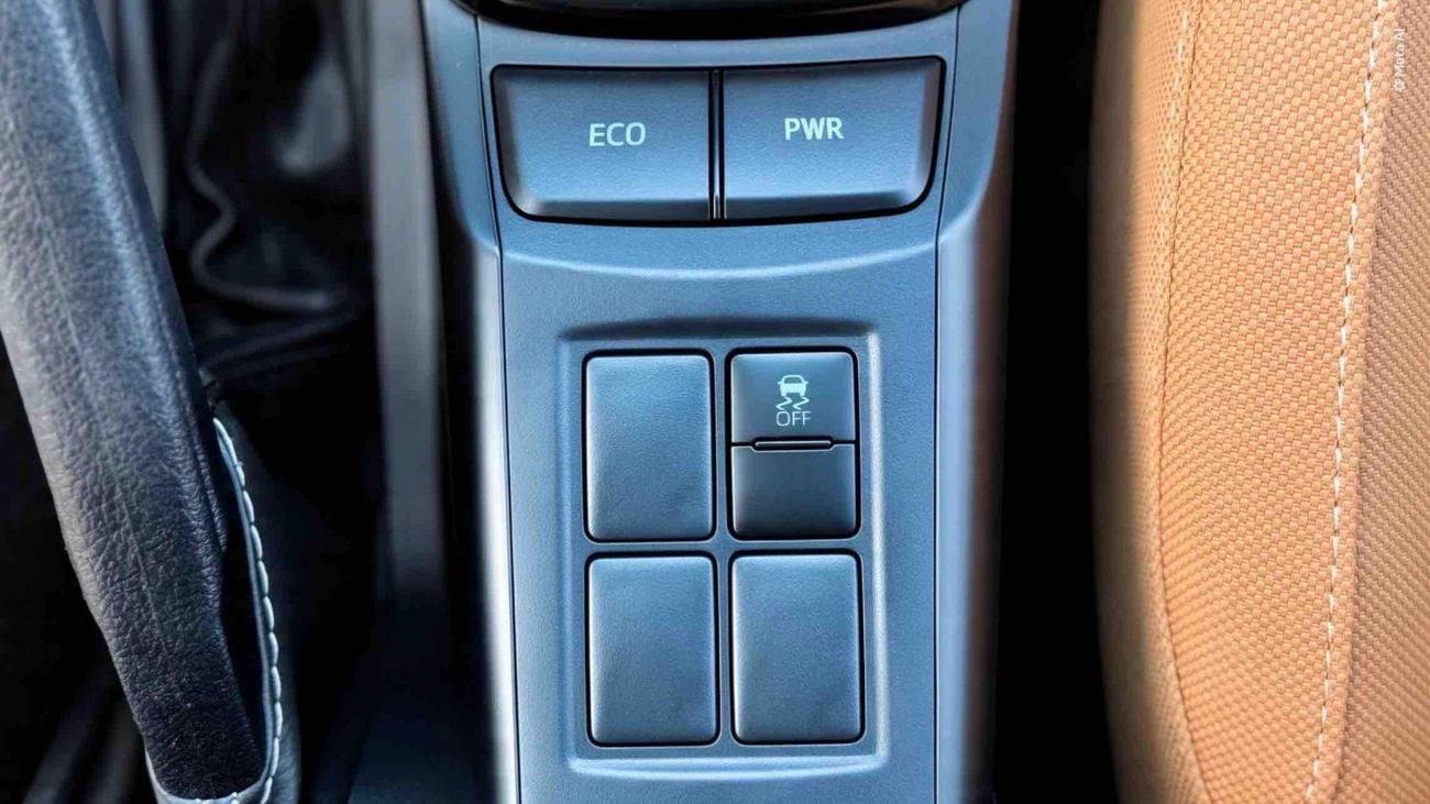 Toyota Fortuner SR5 2.7 V4 SR5 4WD WHITE TAN DIGITAL AC YM2026 EXPORT ONLY