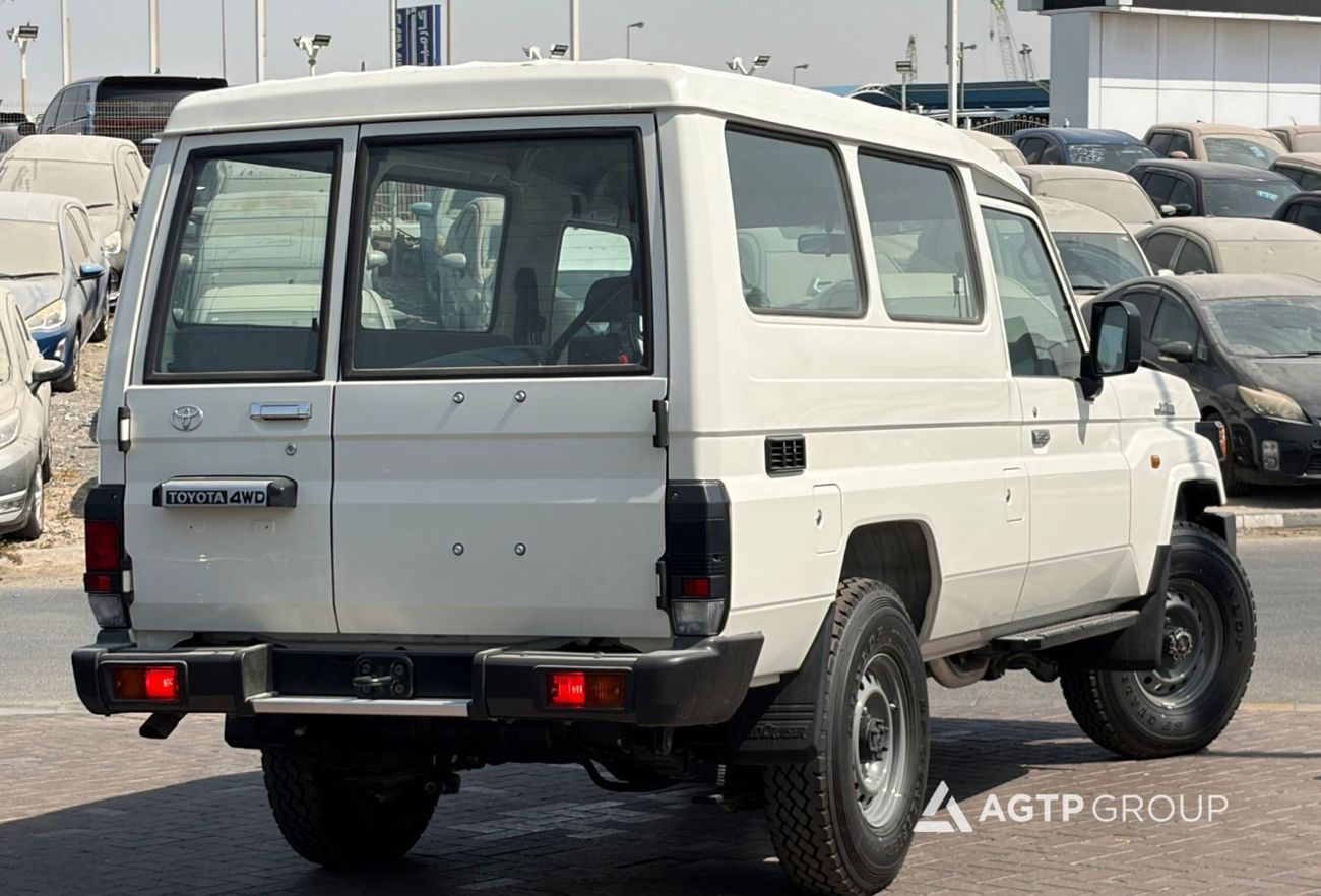 تويوتا لاند كروزر 70 LC 78 HARDTOP 2.8L AT محرك ديزل توربو سعة 2.8 لتر، موديل 2026 | ناقل حركة أوتوماتيكي | دفع رباعي | مواصفات خليجية | خيار أ