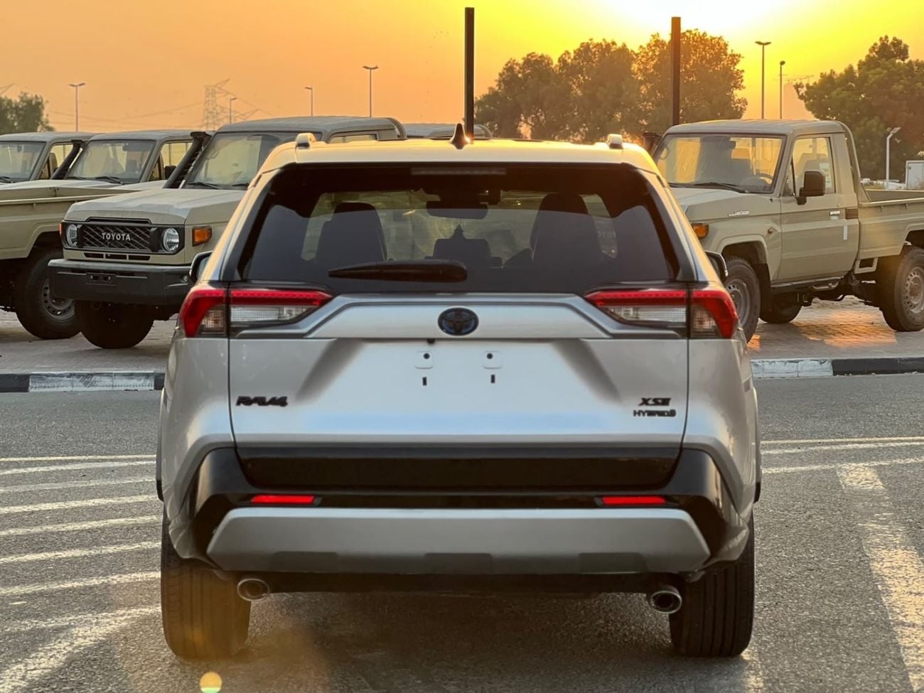 Toyota RAV4 2023 Toyota Rav4 Hybrid XSE Full Option 2.5L V4 - Sunrof - Leather Seat - AWD 4x4 - Rear Camera & Se