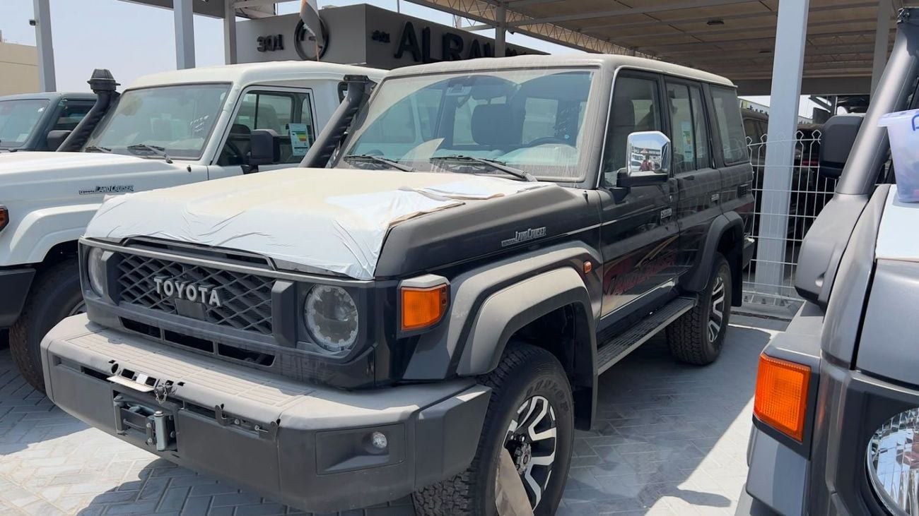 تويوتا لاند كروزر 70 Land Cruiser 76 LX 2.8L 4WD Full Option (Black)Toyota LC76 LX 2.8L Full (EXPORT ONLY)