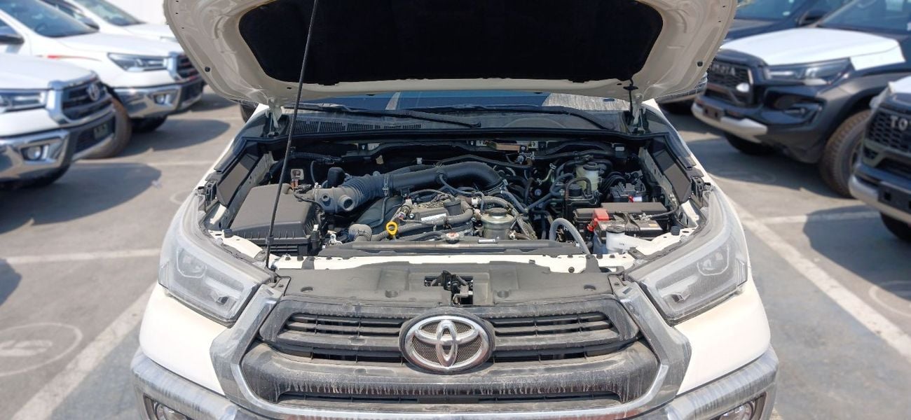Toyota Hilux SR5 2026YM