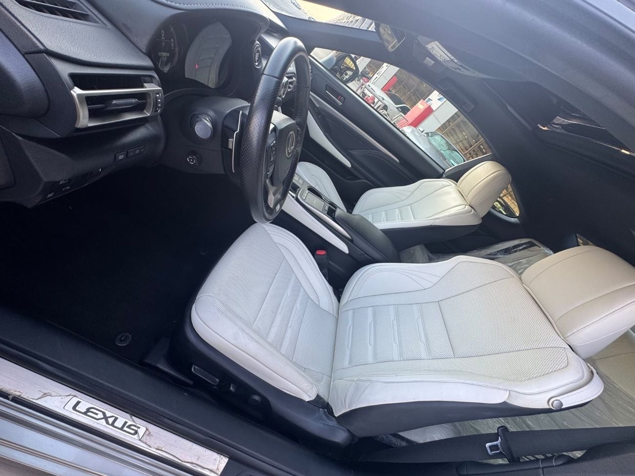 Lexus RC350 F SPORT PLATINUM 3.5L V6 / SUNROOF / RADAR / REAR WHEEL DRIVE / BIG RIMS / COOLING AND HEATING SEATS