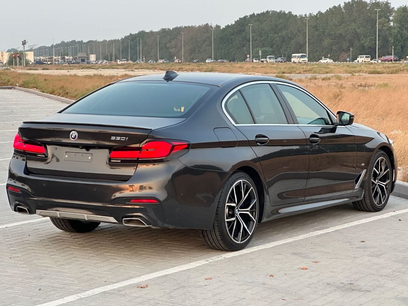 بي أم دبليو 530i لاكجوري لاين إكسكلوسيف