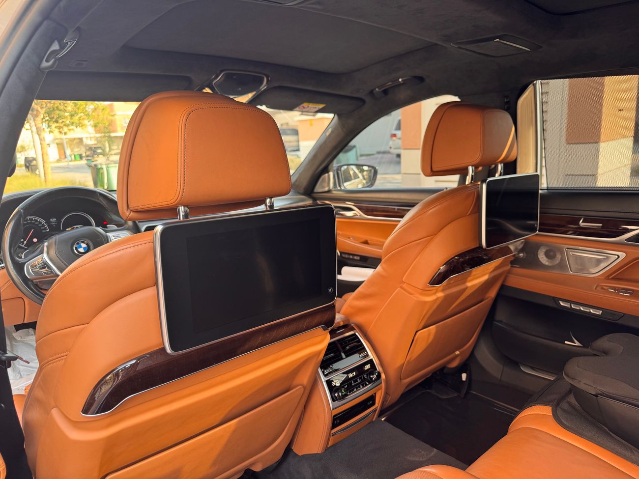 بي أم دبليو 750Li إكس درايف لاكجوري