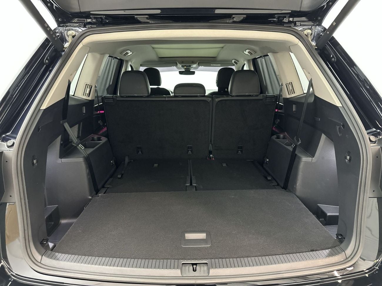 فولكس واجن تيرامونت COMFORTLINE 2.0L Panoramic Sunroof | 12" Infotainment | Digital Cockpit Pro | Keyless